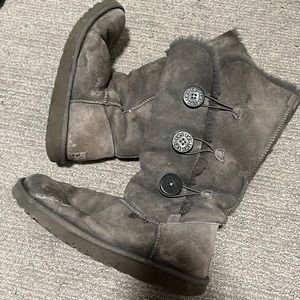 Bailey Button Uggs Size 9